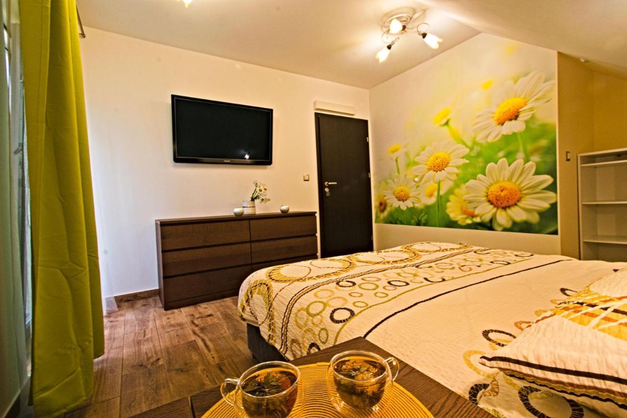 Daisy - Sunny Flowers Apartments Лукенцин Екстер'єр фото